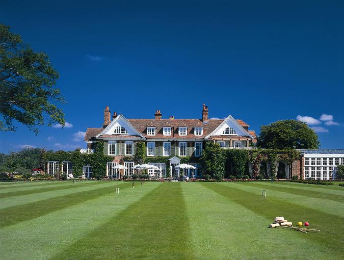 Chewton_Glen_Building-675x510